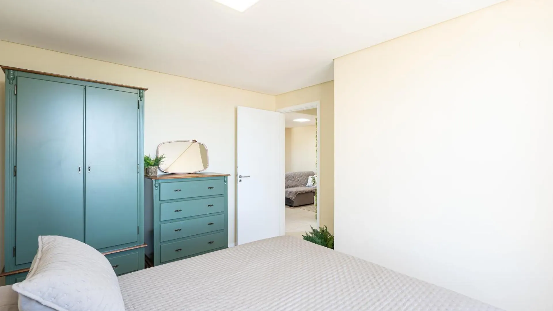 Apartamento Aptos Em Bal Picarras A150M Da Praia, Dois Quartos, Sala De Estar, Cozinha Completa, Sacada Com Churrasqueira, Wi-Fi, Piscina, Portaria 24H, Playground E Quadra De Esportes