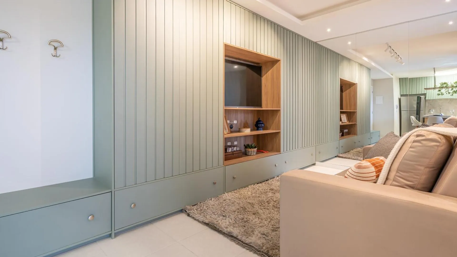 Apartamento Aptos Em Bal Picarras A150M Da Praia, Dois Quartos, Sala De Estar, Cozinha Completa, Sacada Com Churrasqueira, Wi-Fi, Piscina, Portaria 24H, Playground E Quadra De Esportes