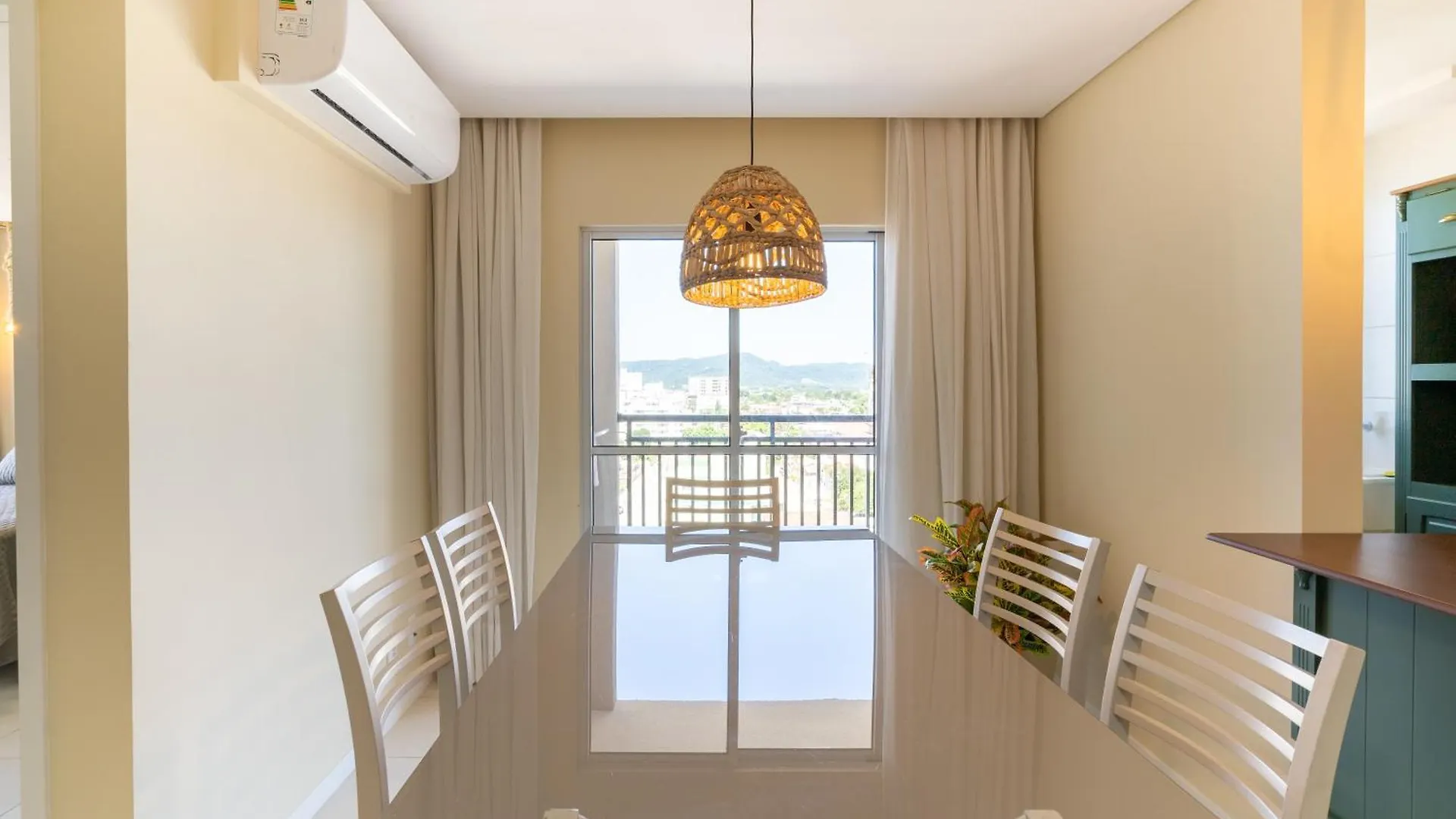 Apartamento Aptos Em Bal Picarras A150M Da Praia, Dois Quartos, Sala De Estar, Cozinha Completa, Sacada Com Churrasqueira, Wi-Fi, Piscina, Portaria 24H, Playground E Quadra De Esportes