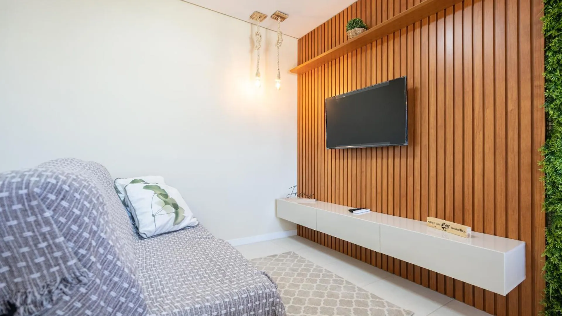 Aptos Em Bal Picarras A150M Da Praia, Dois Quartos, Sala De Estar, Cozinha Completa, Sacada Com Churrasqueira, Wi-Fi, Piscina, Portaria 24H, Playground E Quadra De Esportes